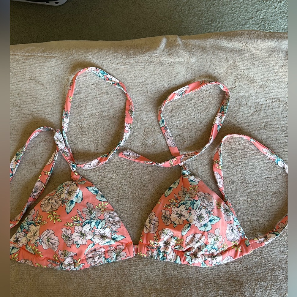 Victorias Secret Hawaiian Tropical Floral Triangle Bikini Top. Women’s Large